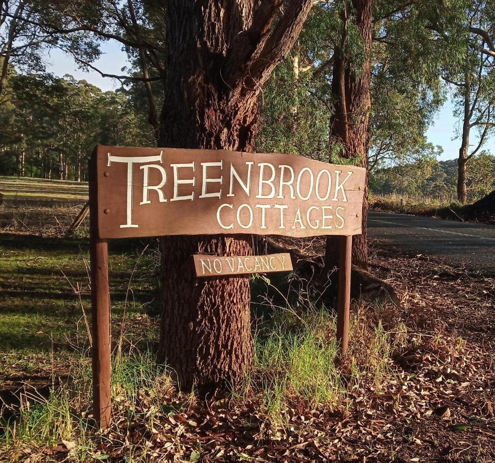 Treenbrook Cottages Pemberton Exterior photo