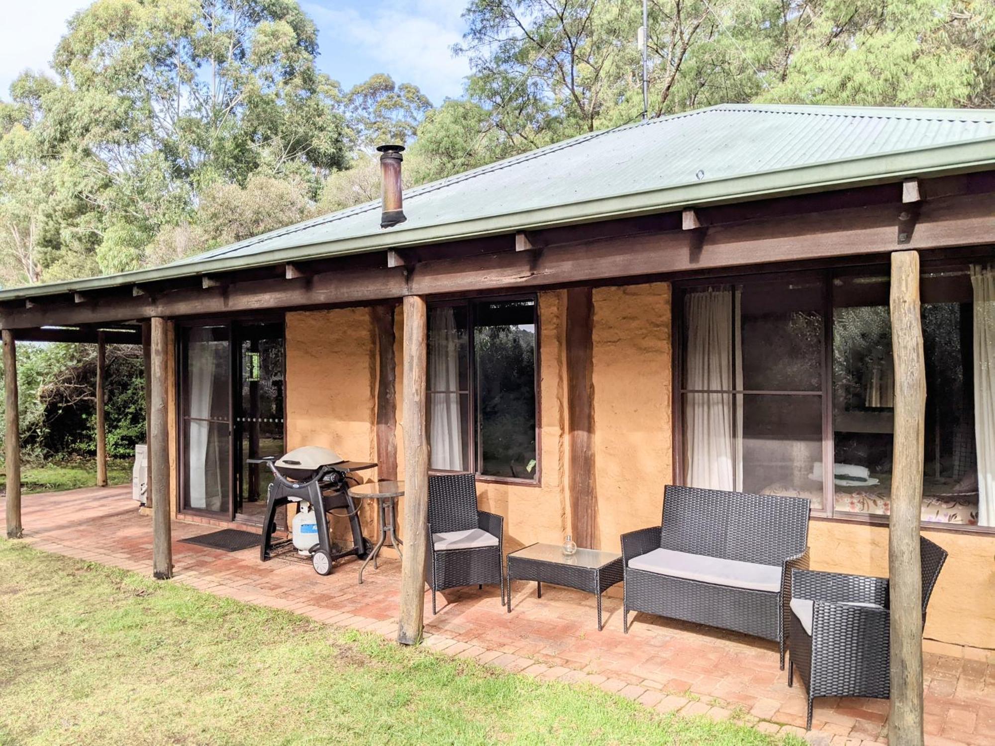 Treenbrook Cottages Pemberton Exterior photo