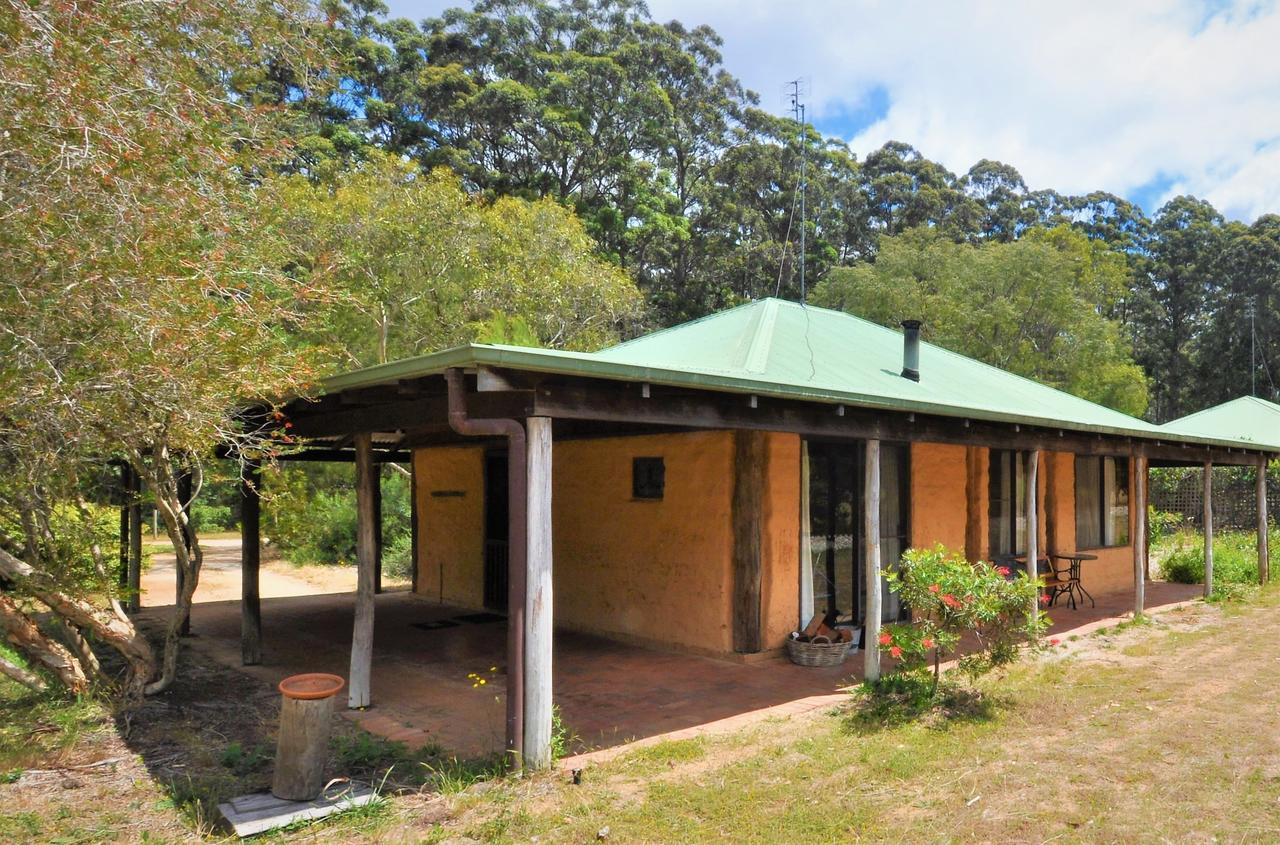 Treenbrook Cottages Pemberton Exterior photo