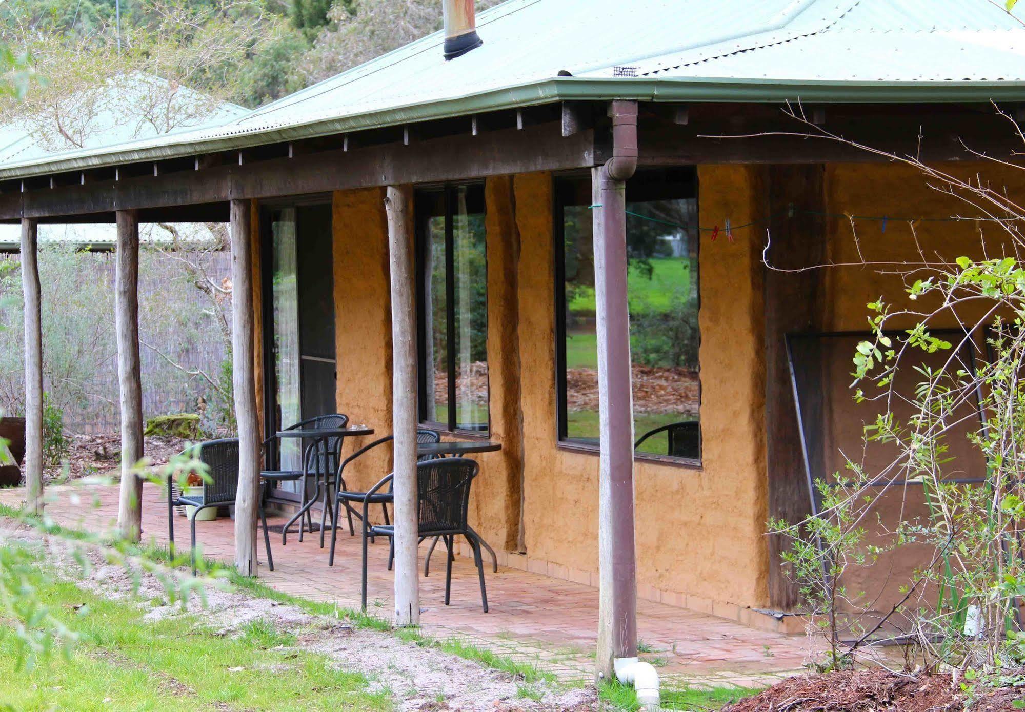 Treenbrook Cottages Pemberton Exterior photo